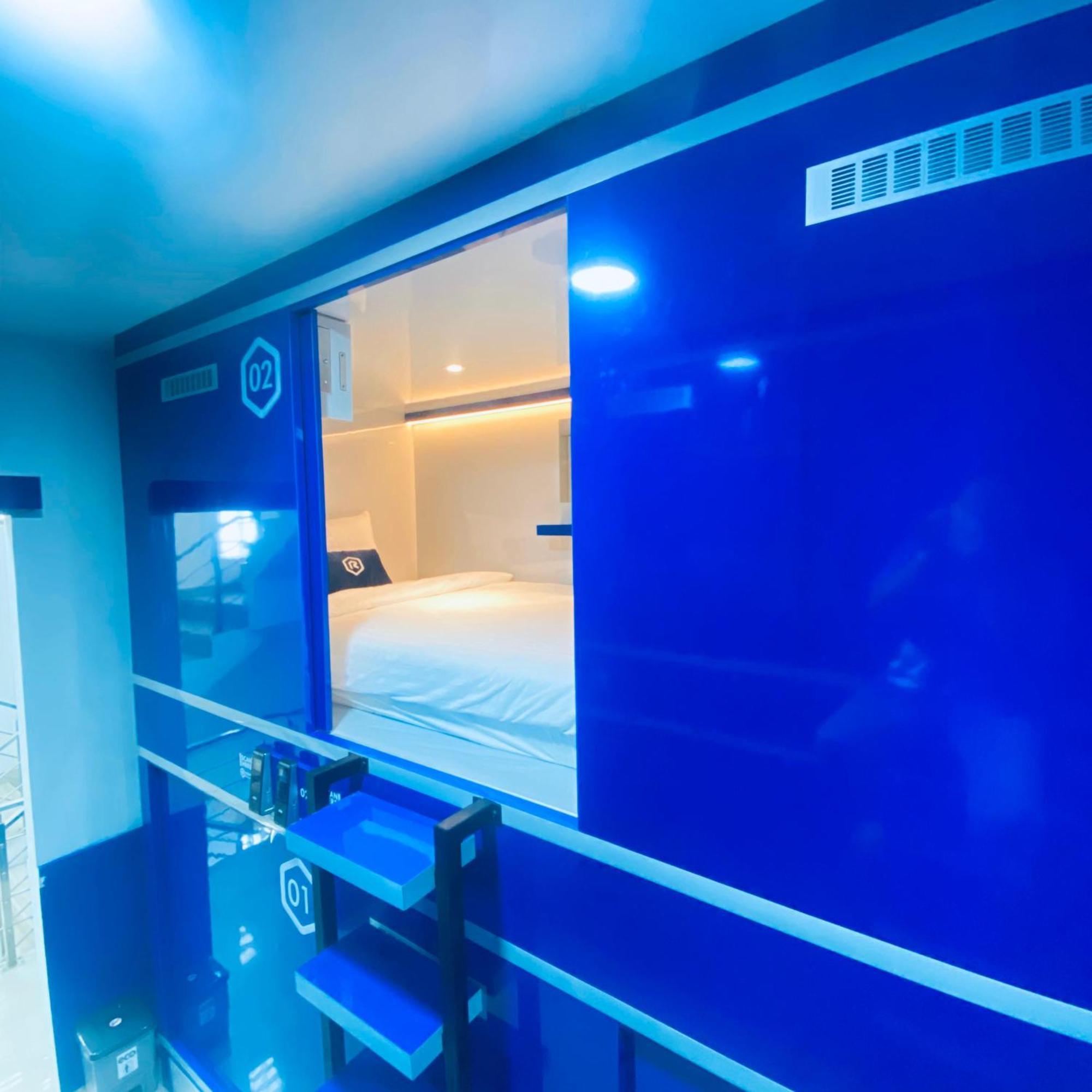 Готель Rosalyne Sleepbox Malioboro 3 Джок'якарта Екстер'єр фото