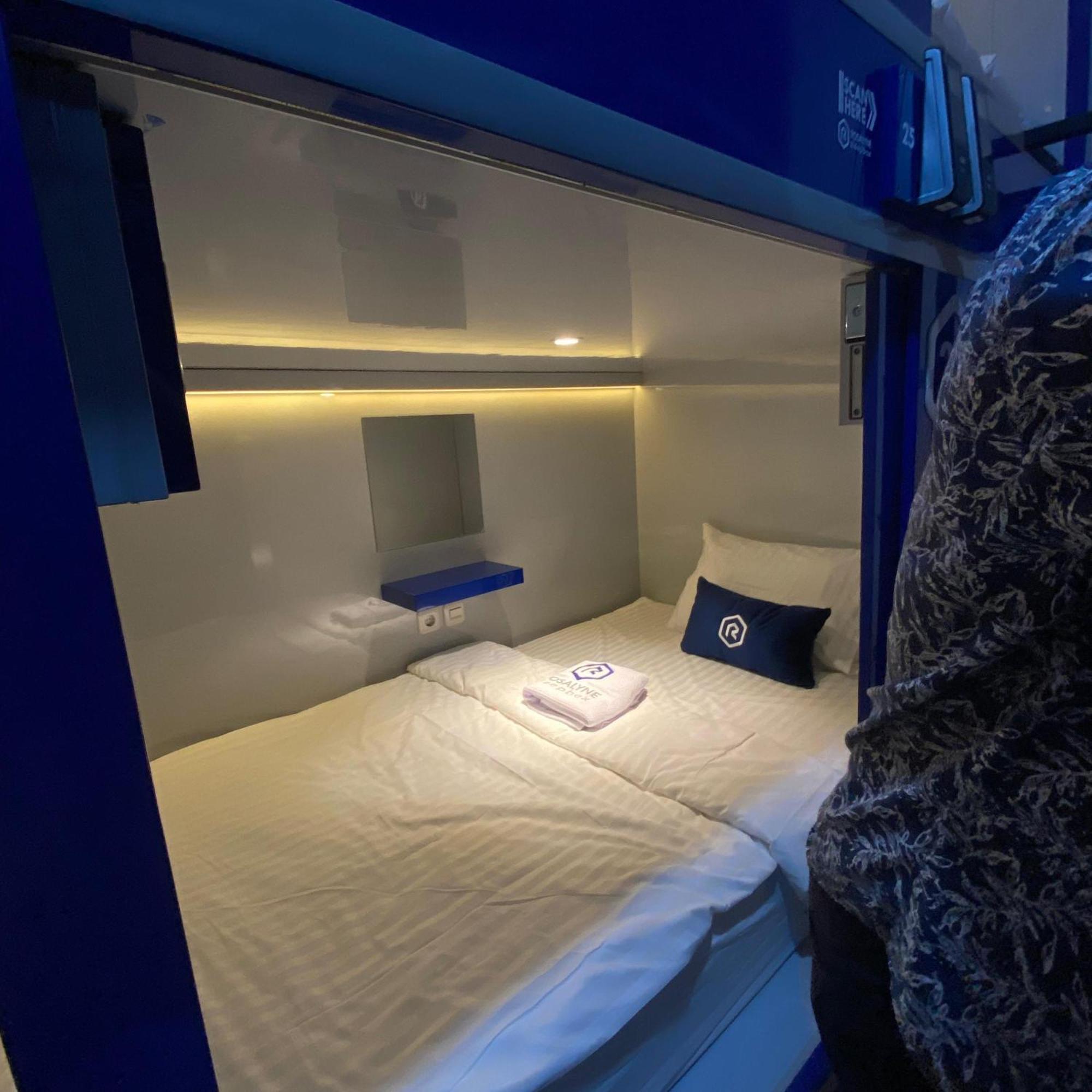 Готель Rosalyne Sleepbox Malioboro 3 Джок'якарта Екстер'єр фото