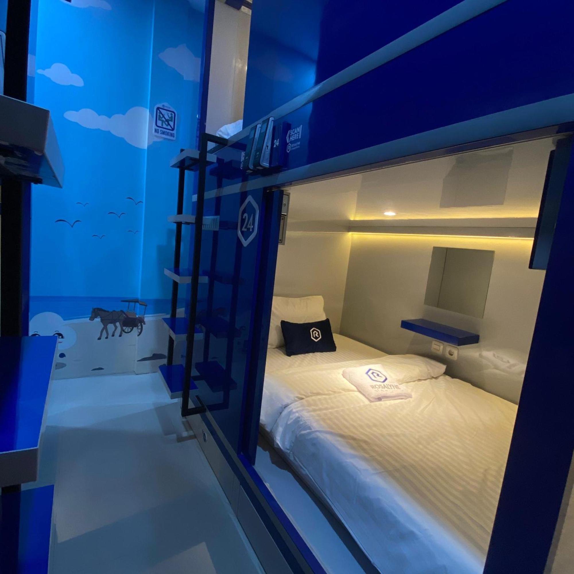 Готель Rosalyne Sleepbox Malioboro 3 Джок'якарта Екстер'єр фото