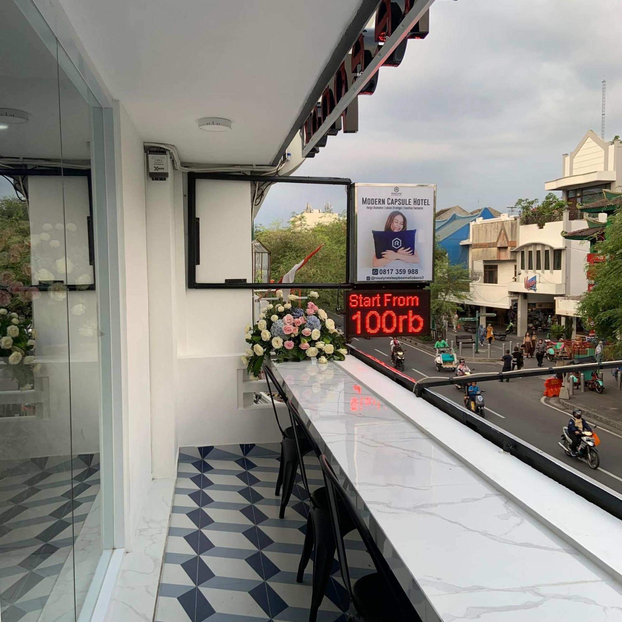 Готель Rosalyne Sleepbox Malioboro 3 Джок'якарта Екстер'єр фото