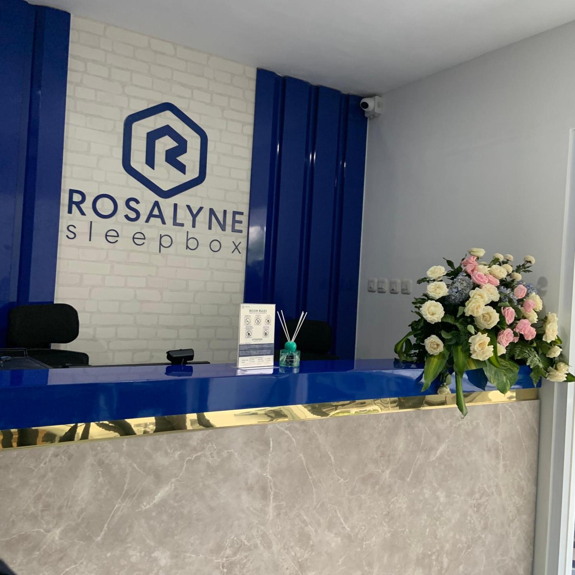Готель Rosalyne Sleepbox Malioboro 3 Джок'якарта Екстер'єр фото