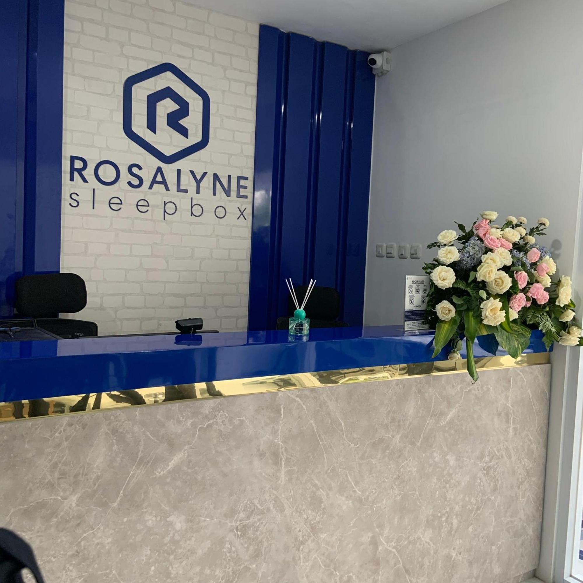 Готель Rosalyne Sleepbox Malioboro 3 Джок'якарта Екстер'єр фото